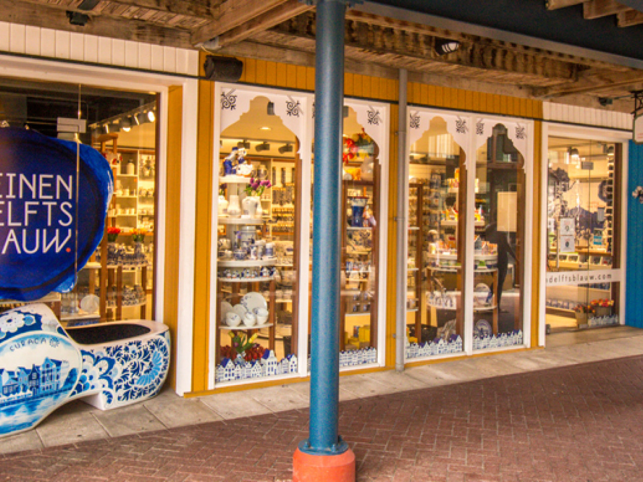 Heinen Delfts Blauw winkel op Curaçao Rif fort Willemstad grote klomp fotomoment