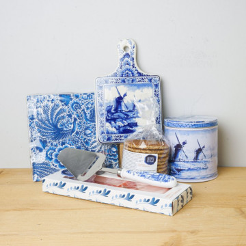 Delfts blauw Geschenkpakket kaas en stroopwafel met kaasplank, kaasschaaf en servetten Heinen Delfts Blauw