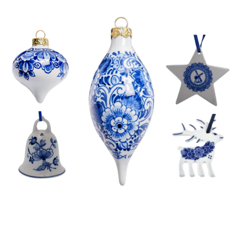 Handbeschilderde kerststal, pegel en druppel samen met souvenir kerst ornamenten kerstbel ster en hert voor in de boom van Heinen Delft Blauw