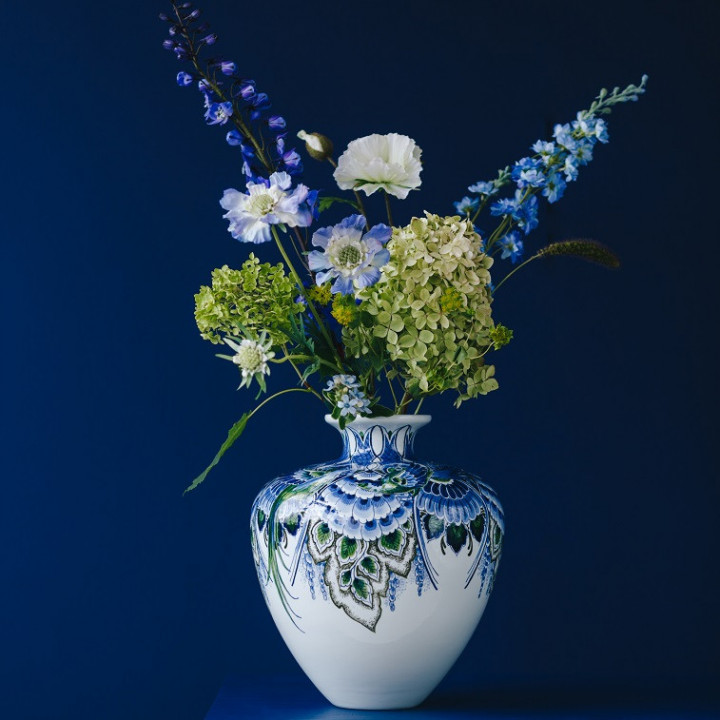 Handbeschilderde "Nature" collectie Vaas groot met verse bloemen Heinen Delfts Blauw