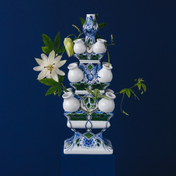 Handbeschilderde "Nature" collectie 3-delige Tulpenvaas met verse bloemen Heinen Delfts Blauw