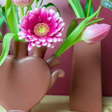 Mat bruine Tulpenvazen en vazen met verse bloemen Heinen Delfts Blauw