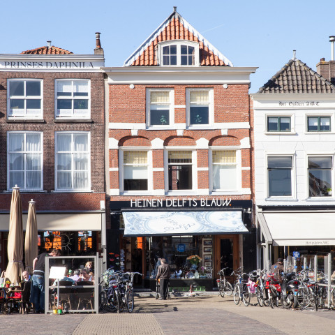 Heinen Delfts Blauw winkel op Markt 30 in Delft