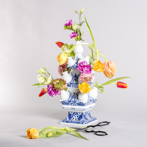 Handbeschilderde 3-delige tulpenvaas met verse bloemen Heinen Delfts Blauw