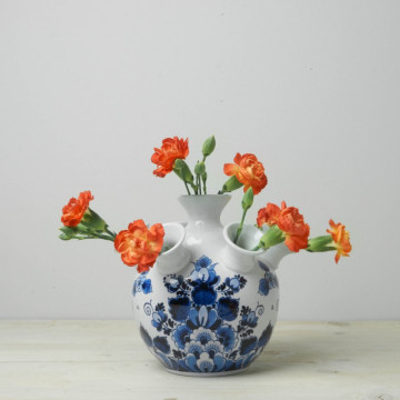 Handbeschilderde Tulpenvaas glad groot bloemmotief met verse bloemen Heinen Delfts Blauw