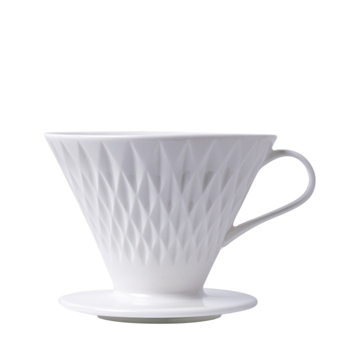 Slow koffie filter van wit porselein met een gevouwen origami vormgeving